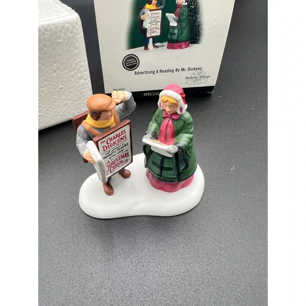 Dept 56 Dickens Village Advertising A Reading By Mr. Dickens 56.58425 Figurine